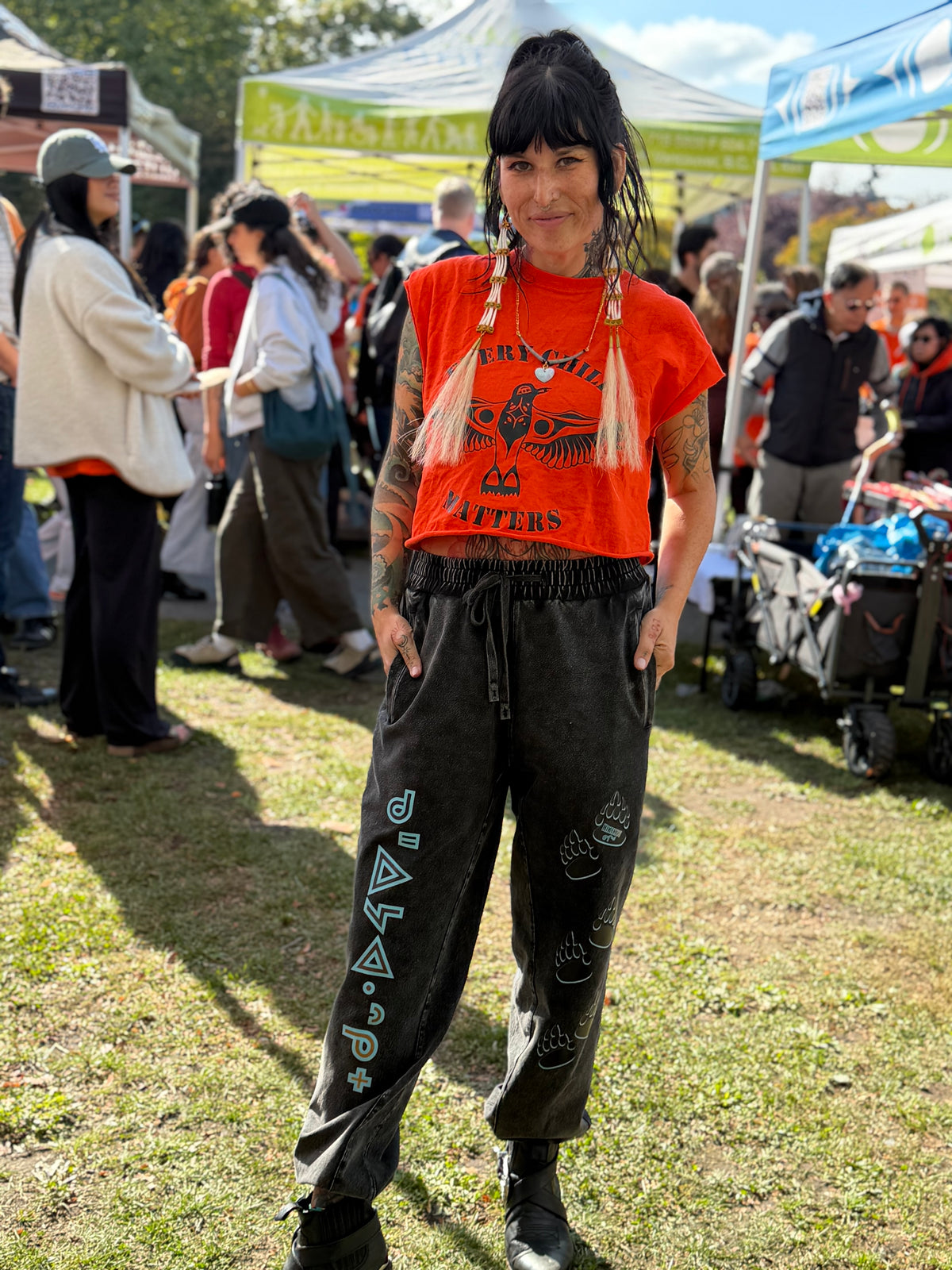 okistatowân ᐅᑭᐢᑕᑐᐧᐋᓐ Grizzly Bear Sweatpants